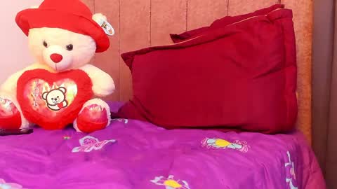 LAURA SOE online show from April 6, 12:19 am