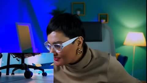 lauradavidsons online show from November 30, 4:14 pm