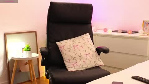 NatalieDelight online show from April 21, 6:42 am