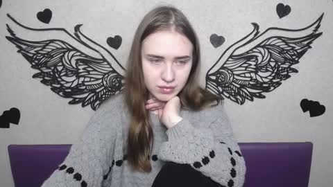 LauraHlot online show from October 5, 6:00 am