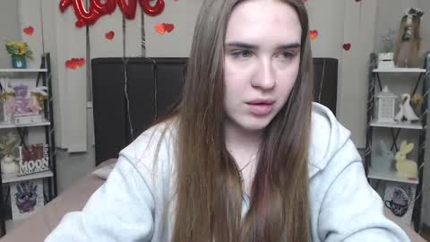 LauraHlot online show from April 1, 1:41 pm