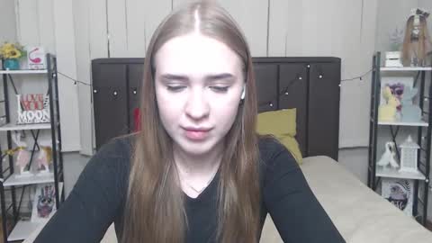 LauraHlot online show from October 15, 7:15 pm