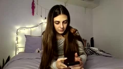 lauramaexo online show from February 21, 7:00 am