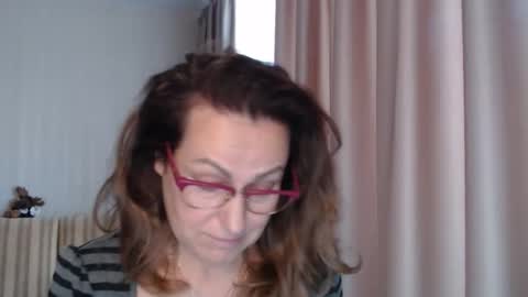 Snapshot of lauraoven1 chatting on October 18, 8:18 am Lauraoven1 online show from October 18, 8:18 am