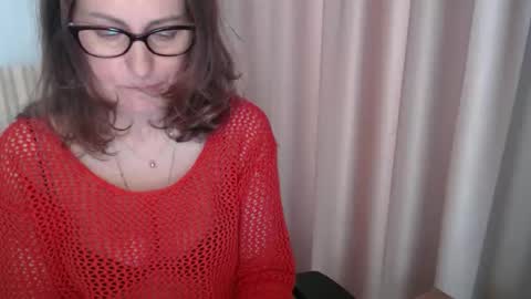 Lauraoven1 online show from May 2, 1:17 pm