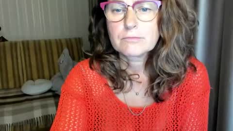 Snapshot of lauraoven1 chatting on October 6, 3:19 pm Lauraoven1 online show from October 6, 3:19 pm