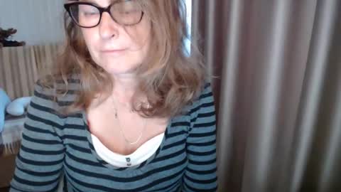 Snapshot of lauraoven1 chatting on September 30, 9:09 am Lauraoven1 online show from September 30, 9:09 am