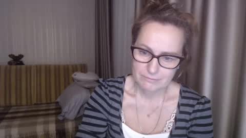 Snapshot of lauraoven1 chatting on February 17, 7:01 pm Lauraoven1 online show from February 17, 7:01 pm