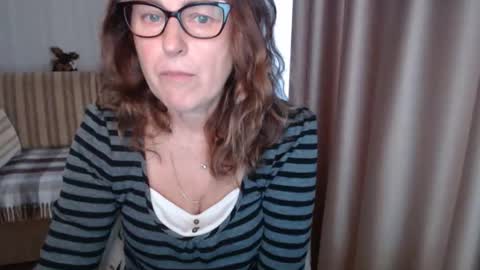 Lauraoven1 online show from October 25, 9:08 am