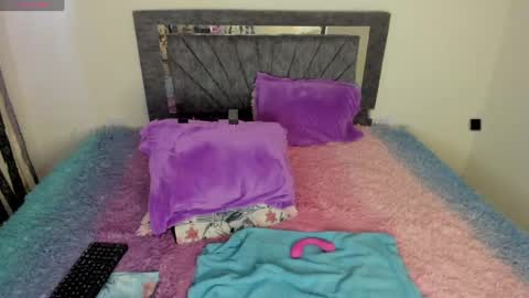 laurasofia01 online show from April 18, 7:58 pm