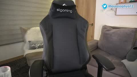 Laura online show from January 9, 2:33 am