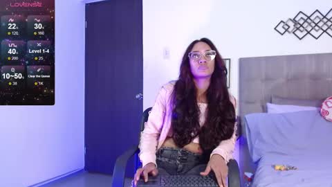 Snapshot of laureen_brown chatting on February 25, 6:23 pm Laura online show from February 25, 6:23 pm