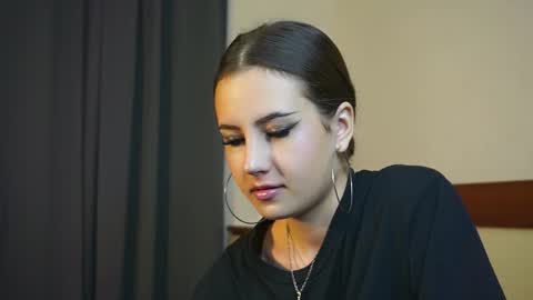 Monica online show from November 4, 7:32 am