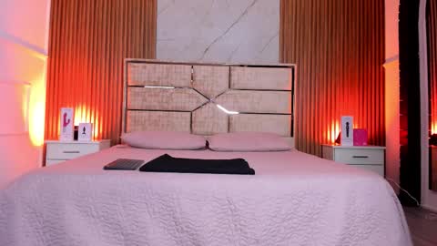 Lauren Weels online show from November 14, 9:38 pm