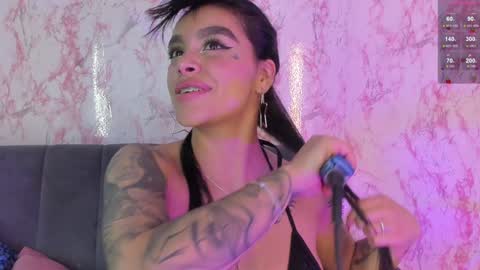 Snapshot of lauren_camila1 chatting on December 3, 5:37 am Lau online show from December 3, 5:37 am