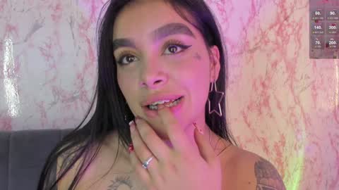 Snapshot of lauren_camila1 chatting on December 5, 4:48 am Lau online show from December 5, 4:48 am