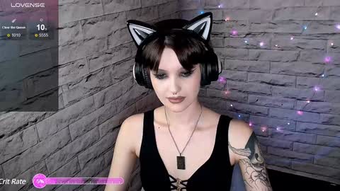 Snapshot of lauren_raquel chatting on January 8, 5:15 pm Eva online show from January 8, 5:15 pm