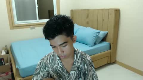 laurence_cuttieguyhere online show from April 2, 5:20 pm