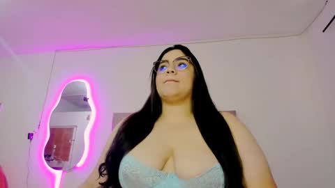 Snapshot of laurenlaine99 chatting on February 17, 3:11 pm laurenlaine online show from February 17, 3:11 pm