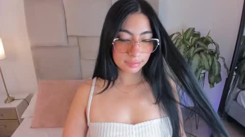 Snapshot of laurenn_smitth chatting on September 22, 12:53 pm laurenn_smitth online show from September 22, 12:53 pm