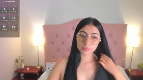Snapshot of laurenn_smitth chatting on February 15, 12:33 pm laurenn_smitth online show from February 15, 12:33 pm