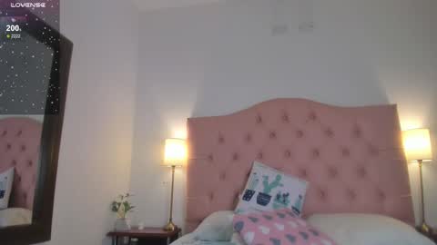 Snapshot of laurenn_smitth chatting on February 17, 3:44 pm laurenn_smitth online show from February 17, 3:44 pm