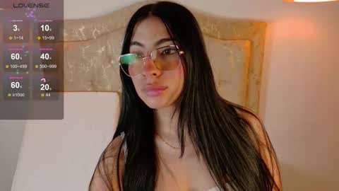Snapshot of laurenn_smitth chatting on October 17, 1:37 pm laurenn_smitth online show from October 17, 1:37 pm
