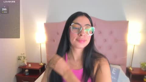 Snapshot of laurenn_smitth chatting on February 21, 12:39 pm laurenn_smitth online show from February 21, 12:39 pm