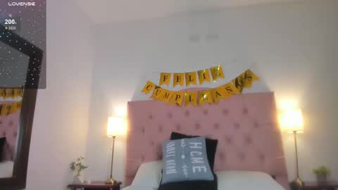 Snapshot of laurenn_smitth chatting on February 22, 5:35 pm laurenn_smitth online show from February 22, 5:35 pm