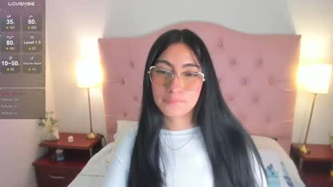 Snapshot of laurenn_smitth chatting on February 10, 3:32 pm laurenn_smitth online show from February 10, 3:32 pm