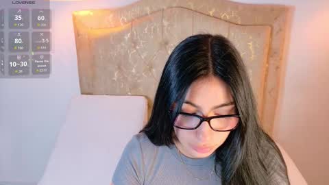 laurenn_smitth online show from March 23, 12:43 pm
