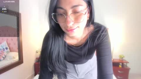 Snapshot of laurenn_smitth chatting on February 12, 6:40 pm laurenn_smitth online show from February 12, 6:40 pm