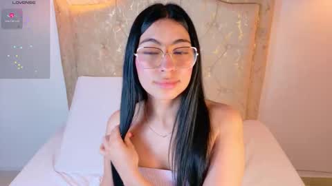 laurenn_smitth online show from March 3, 1:29 pm