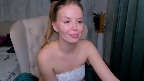 laurennhill online show from October 26, 1:17 am