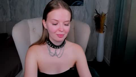 laurennhill online show from October 15, 2:04 am