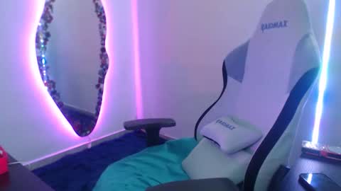 Lauren online show from March 24, 9:43 pm