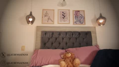 Snapshot of laurensaenz chatting on September 30, 12:15 pm Lauren Saenz online show from September 30, 12:15 pm