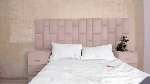 Lauren  online show from January 18, 7:15 pm