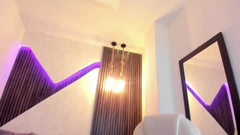 Snapshot of laurin_clauz chatting on February 26, 3:43 pm Lau online show from February 26, 3:43 pm