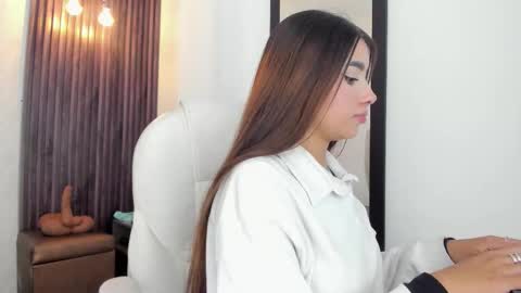 Snapshot of laurin_clauz chatting on October 1, 4:17 pm Lau online show from October 1, 4:17 pm