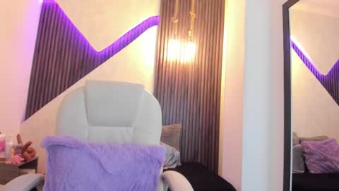 Snapshot of laurin_clauz chatting on February 14, 7:12 pm Lau online show from February 14, 7:12 pm