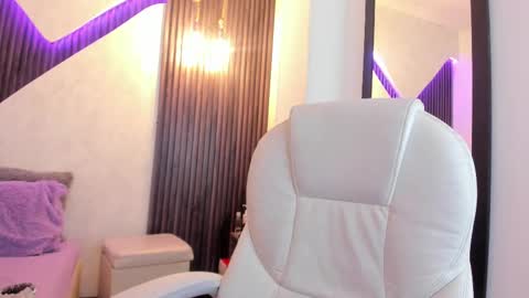 Snapshot of laurin_clauz chatting on February 27, 6:42 pm Lau online show from February 27, 6:42 pm