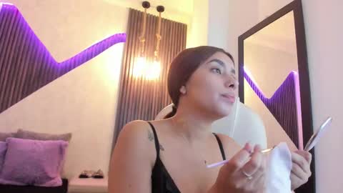Snapshot of laurin_clauz chatting on February 15, 4:45 pm Lau online show from February 15, 4:45 pm