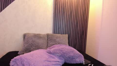 Snapshot of laurin_clauz chatting on February 11, 6:44 pm Lau online show from February 11, 6:44 pm