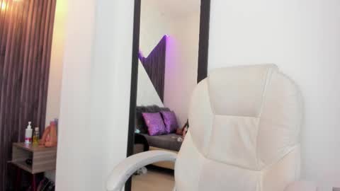 Snapshot of laurin_clauz chatting on September 21, 5:28 pm Lau online show from September 21, 5:28 pm