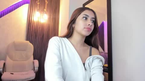 Snapshot of laurin_clauz chatting on March 9, 4:33 pm Lau online show from March 9, 4:33 pm