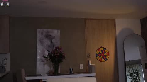 Snapshot of laurita_4 chatting on September 27, 12:25 pm laurita_4 online show from September 27, 12:25 pm