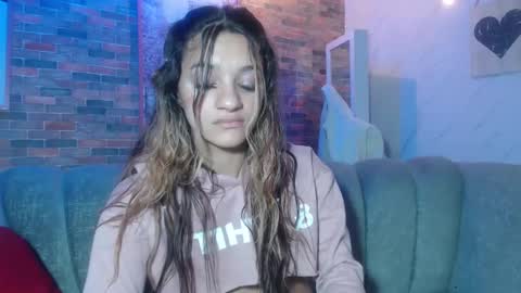 Snapshot of laurita_b chatting on March 5, 11:49 pm Laurita online show from March 5, 11:49 pm