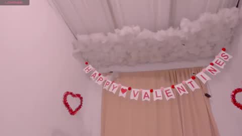 Lauu G online show from February 8, 6:54 am