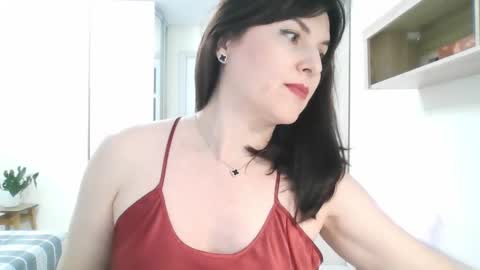 Snapshot of lavender_victoria chatting on February 11, 10:39 pm Diana online show from February 11, 10:39 pm